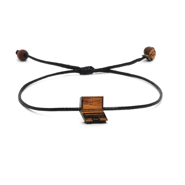 Drewniana bransoletka na sznureczku - drobinka