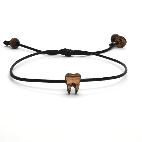 Drewniana bransoletka na sznureczku - drobinka